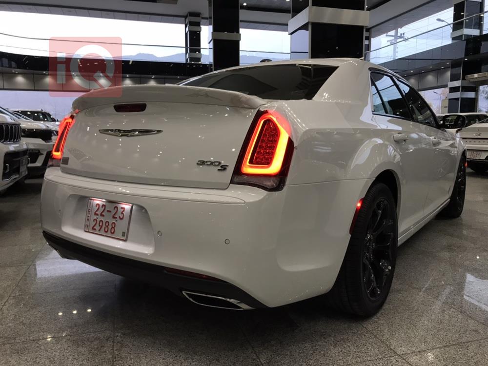 کرایسلەر 300